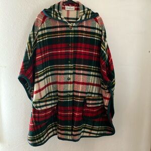 Vintage Clearbrook Virginia Wool (?) Cape Plaid Green Yellow Red pockets poncho